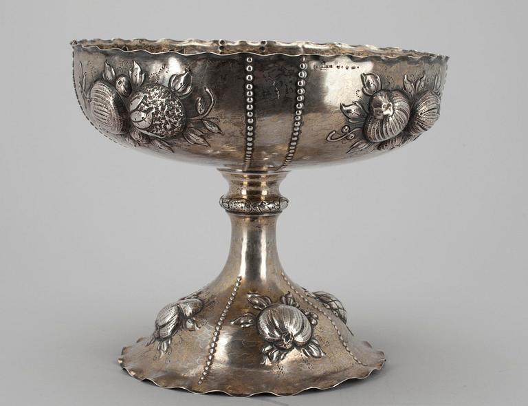 UPPSATSSKÅL, silver, C. G Hallberg, Stockholm 1913. Vikt ca 464 g.