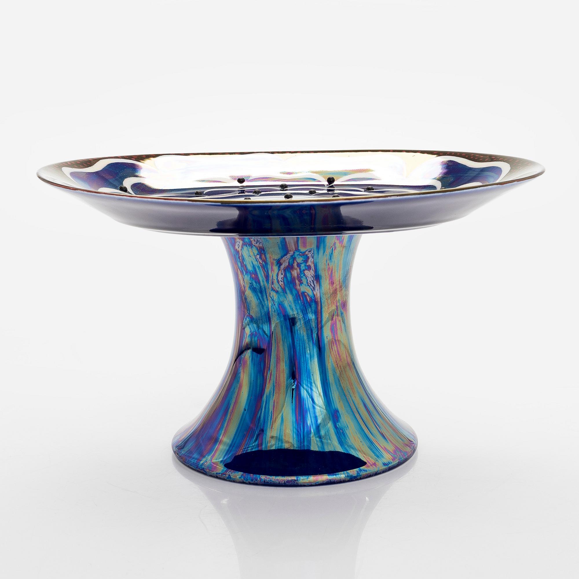 Birger Kaipiainen, a footed 'Florence´ ceramic dish, marked Birger Kaipiainen, Arabia Finland.