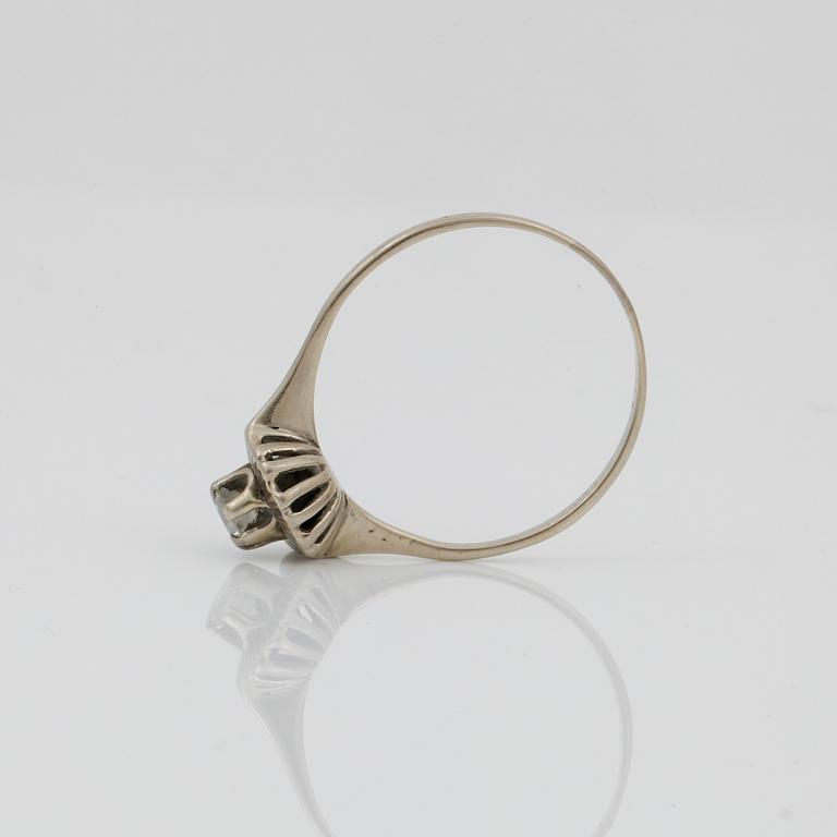 ENSTENSRING, vitguld 18K, 0,3 ct, ostämplad, 1900-tal. Vikt ca 1 gram.