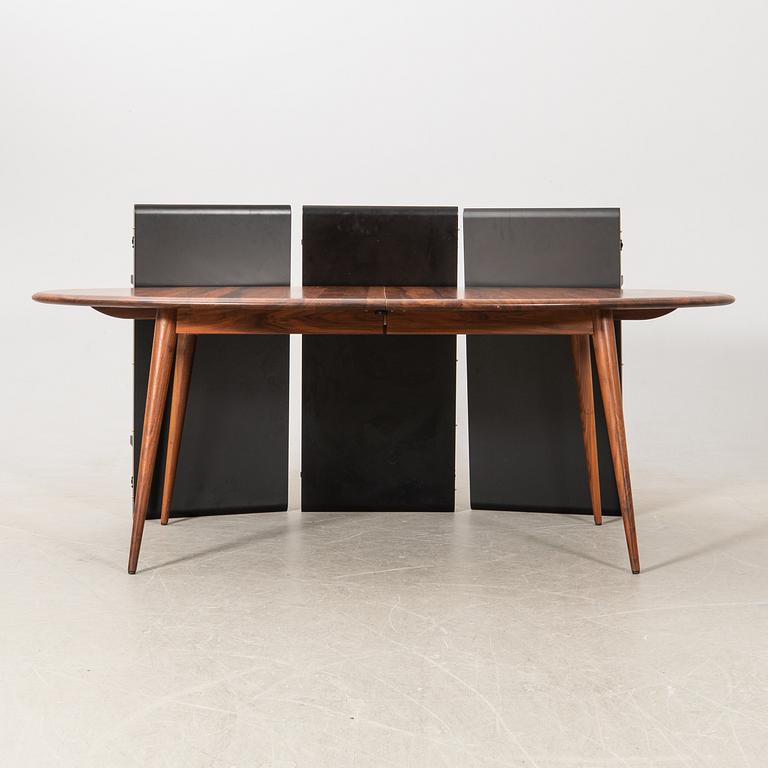 Nissen & Gehl, dining table, "Naver point" model 9942, period piece.