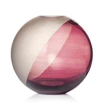8. Vicke Lindstrand, a glass vase, Orrefors, Sweden, 1930s.