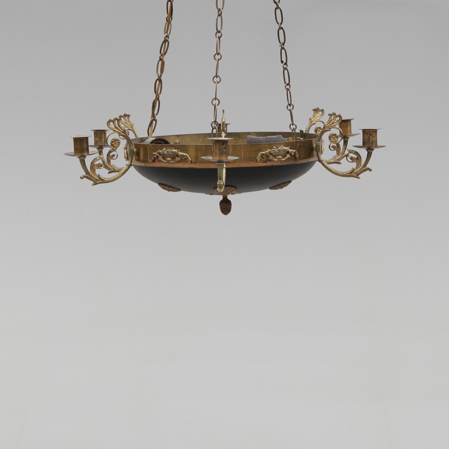 TAKAMPEL, empirestil, 1900-talets första hälft. Höjd ca 75 cm.