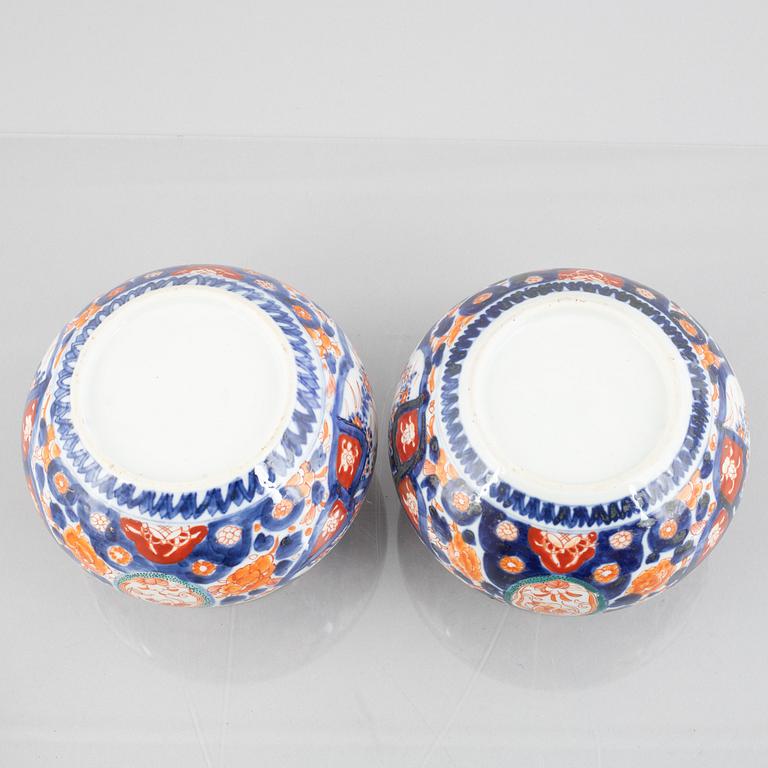 A dish and a pair of pots, porcelain, Japan, early 20th century.