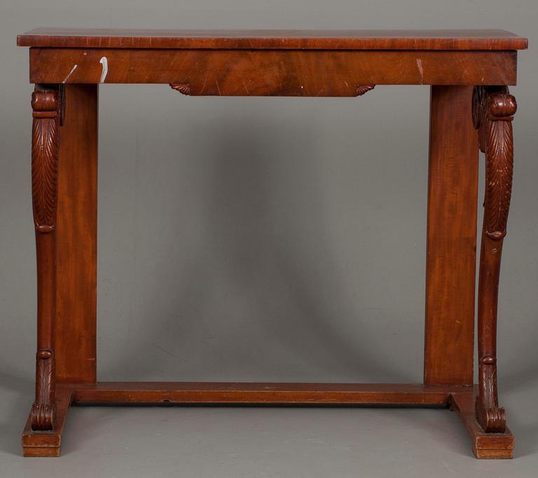 SPEGEL MED KONSOLBORD,  mahognyfanerad, Ryssland omkring 1830.