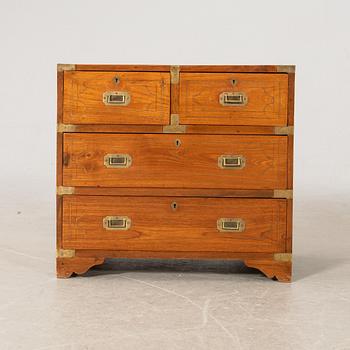 Byrå/sängbord, 1800-tal, England.
