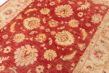 An Ushak carpet, c. 238 x 170 cm.