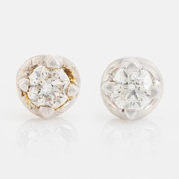 Brilliant cut diamond earrings, total ca 0,36 ct.