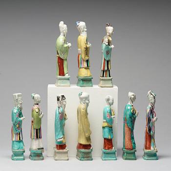 FIGURINER, 10 stycken, porslin. Qingdynastin, sent 1700-tal/tidigt 1800-tal.