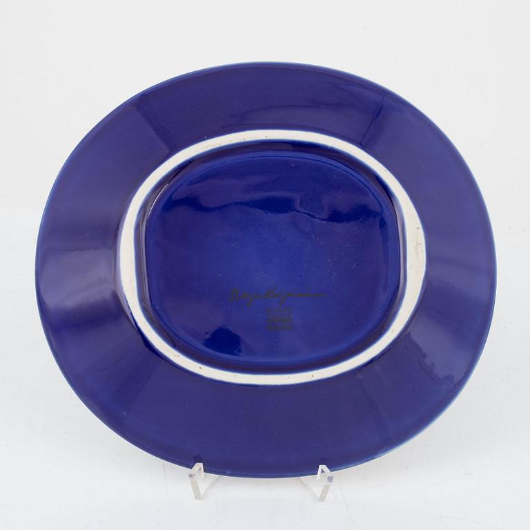A Birger Kaipiainen ceramic decorative plate, marked Birger Kaipiainen, Arabia Finland.