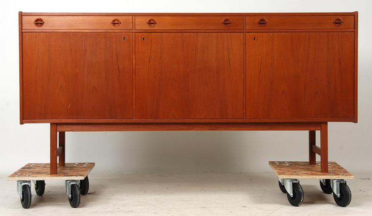 SIDEBOARD, 1900-talets mitt.