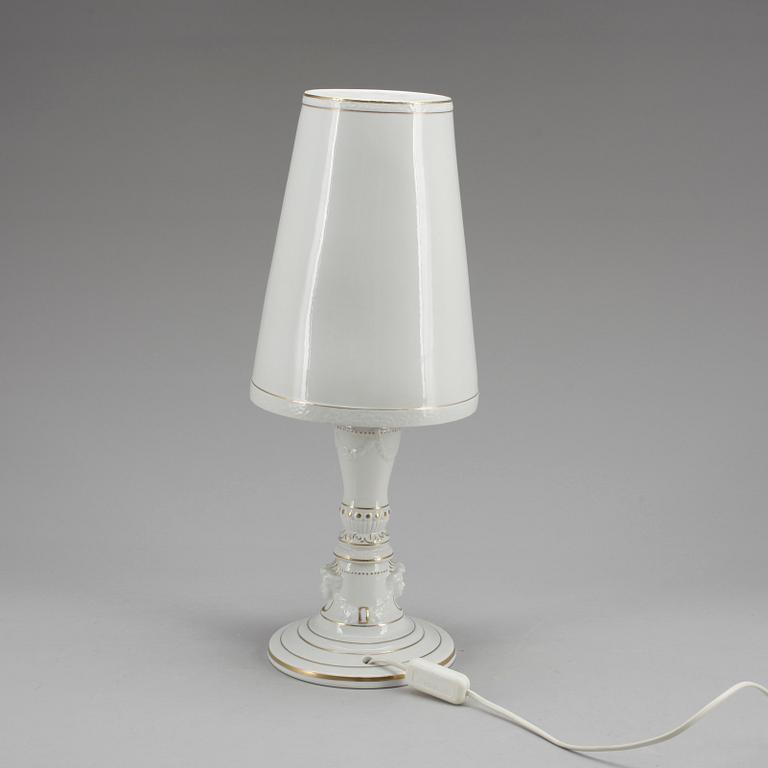 BORDSLAMPA, porslin, Schierholtz, 1900-talets andra hälft.
