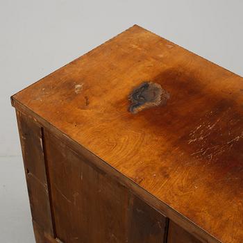 BYRÅ, gustaviansk stil, sent 1800-tal.