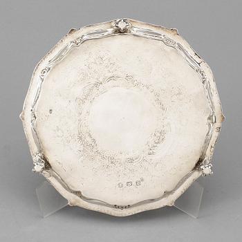 SALVER, silver, John Crouch I & Thomas Hannam, London 1774. Vikt ca 340 gram.