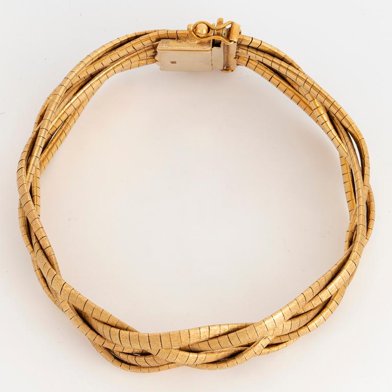 18K gold bracelet.