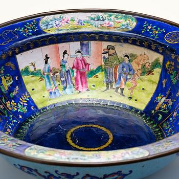 FAT, emalj på koppar. Qingdynastin, 1800-tal.