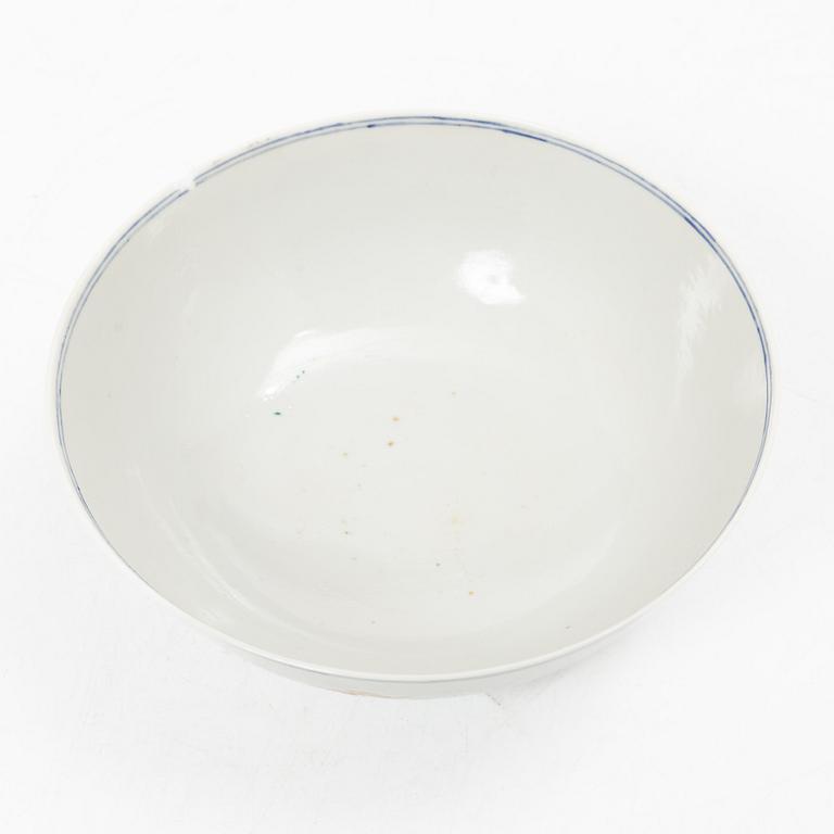 Skålar, två stycken samt skålfat, porslin, Kina, 1900-tal.