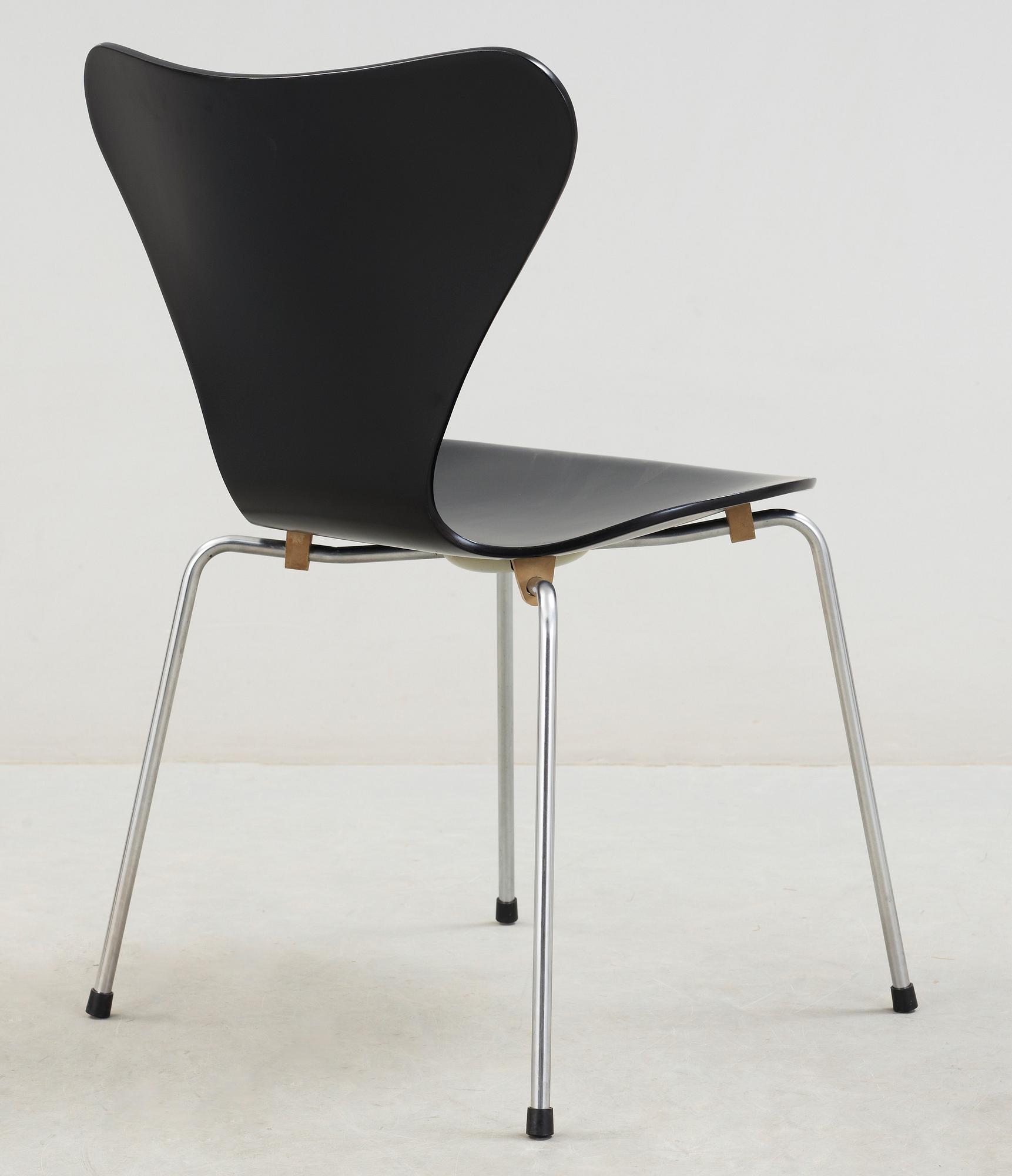 STOL, "Sjuan", Arne Jacobsen, Fritz Hansen, formgiven 1955.