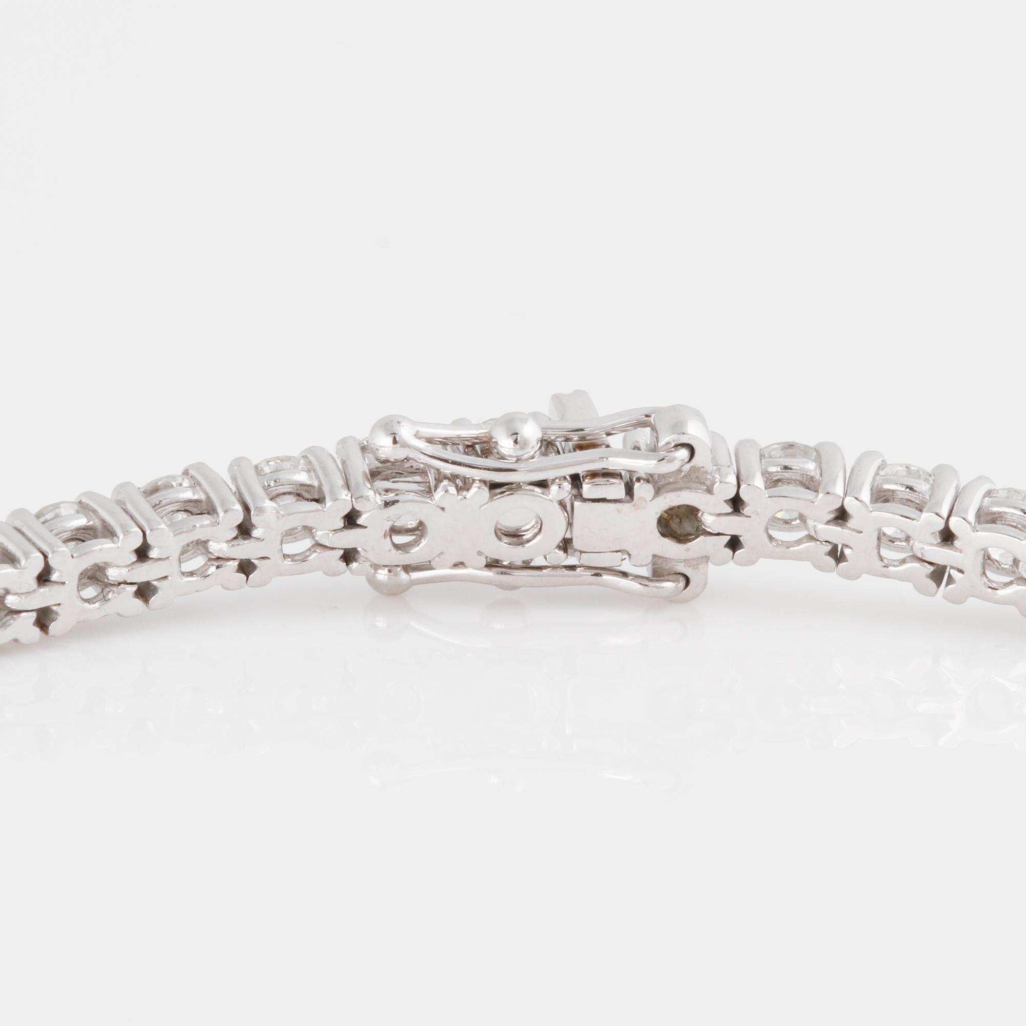 ARMBAND, sk tennisarmband, med briljantslipade diamanter, ca 5.00 ct.