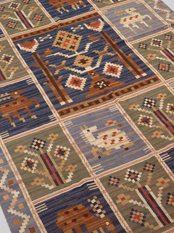 Märta Måås-Fjetterström, A DRAPE, "Djur i fyrkanter", Flat weave. Ca 266 x 154,5 cm. Signed MMF.