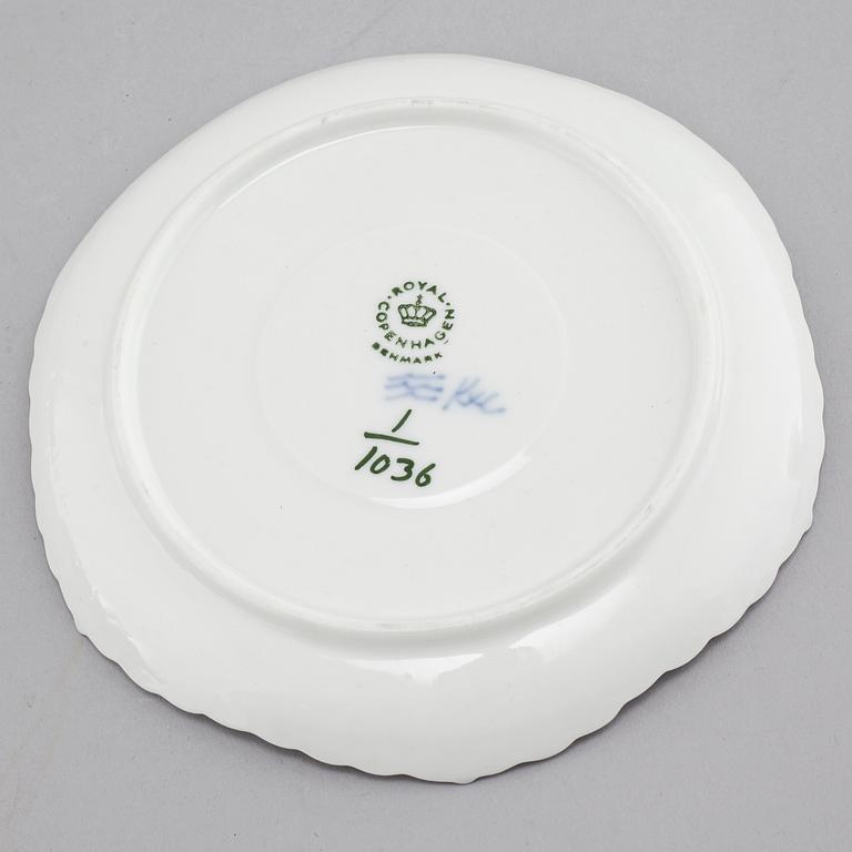 KAFFESERVIS, 26 delar, porslin, "Musselmalet", Royal Copenhagen.