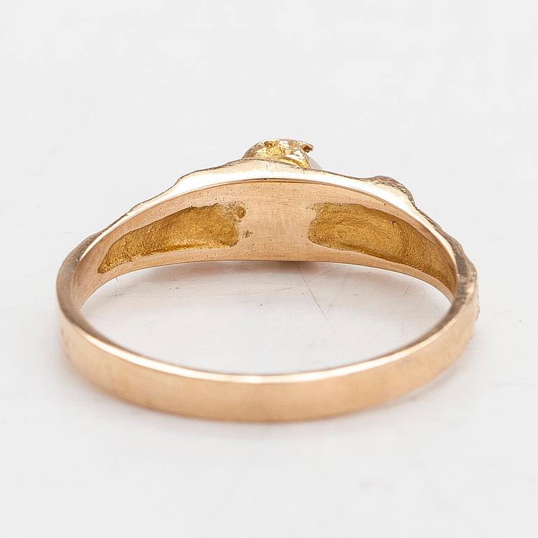 Björn Weckström,  ring, "Litet ord", 14K guld och odlad pärla. Lapponia 1965.