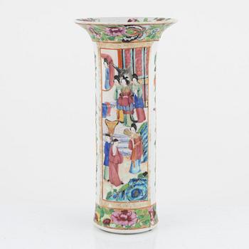 A Famille Rose, vase, Kanton, China, Qingdynasty, first half of the 19th century.