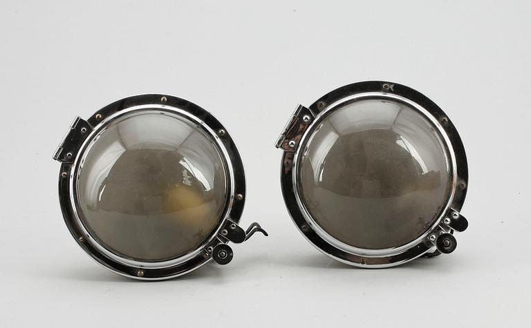 BÅTLAMPOR, ett par, plåt, förnicklad mässing och glas, USA, 1950-tal.