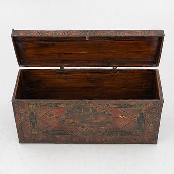 A Chinese chest, 20th century.