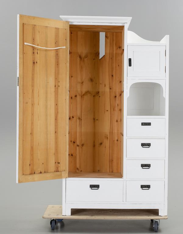 KLÄDSKÅP, jugend, 1900-talets första kvartal.