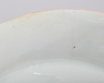 TALLRIKAR, 3 st (2+1), porslin, Kina, Qianlong 1736-1795.