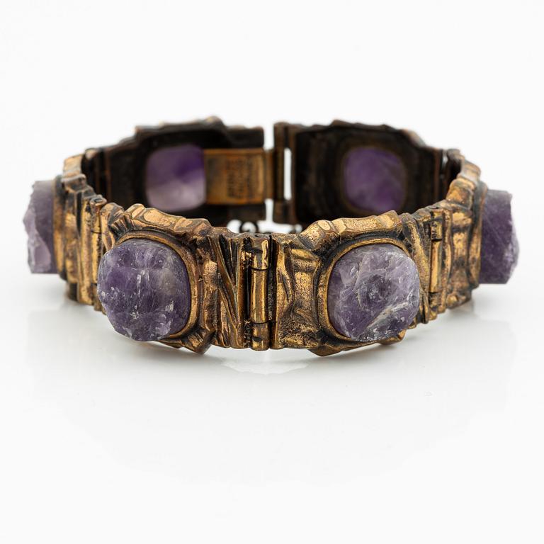 Pentti Sarpaneva, A bracelet, a pair of earrings, a ring, and a pendant, bronze with amethyst, Finland 1960s.