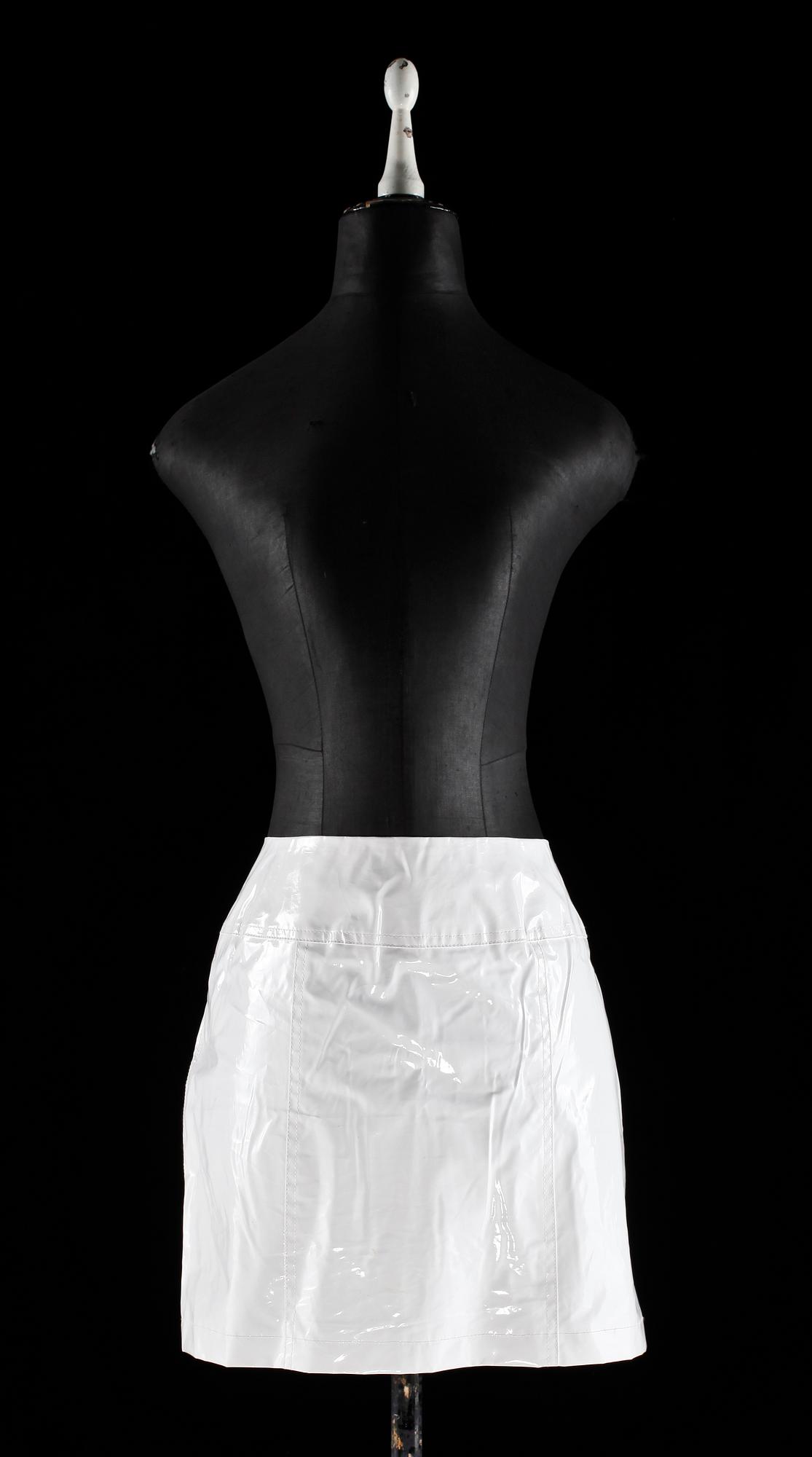 CHANEL, regnrock samt kjol.