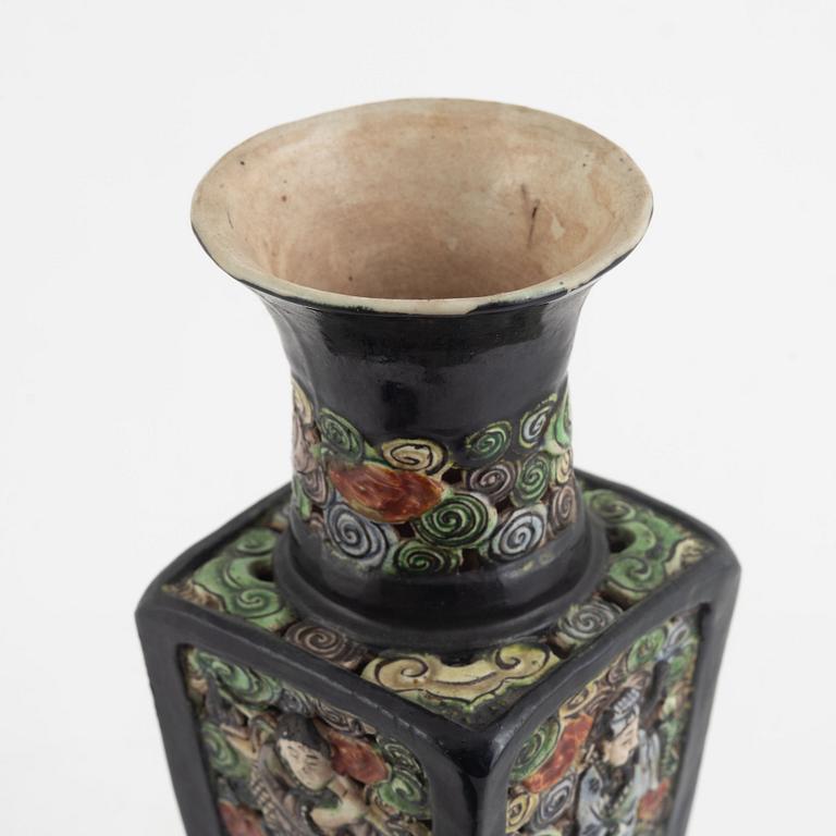 A Chinese famille noire pierced vase, Qing dynasty, 19th century.