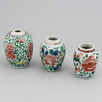 Three wucai Transitional jars, 17th century.