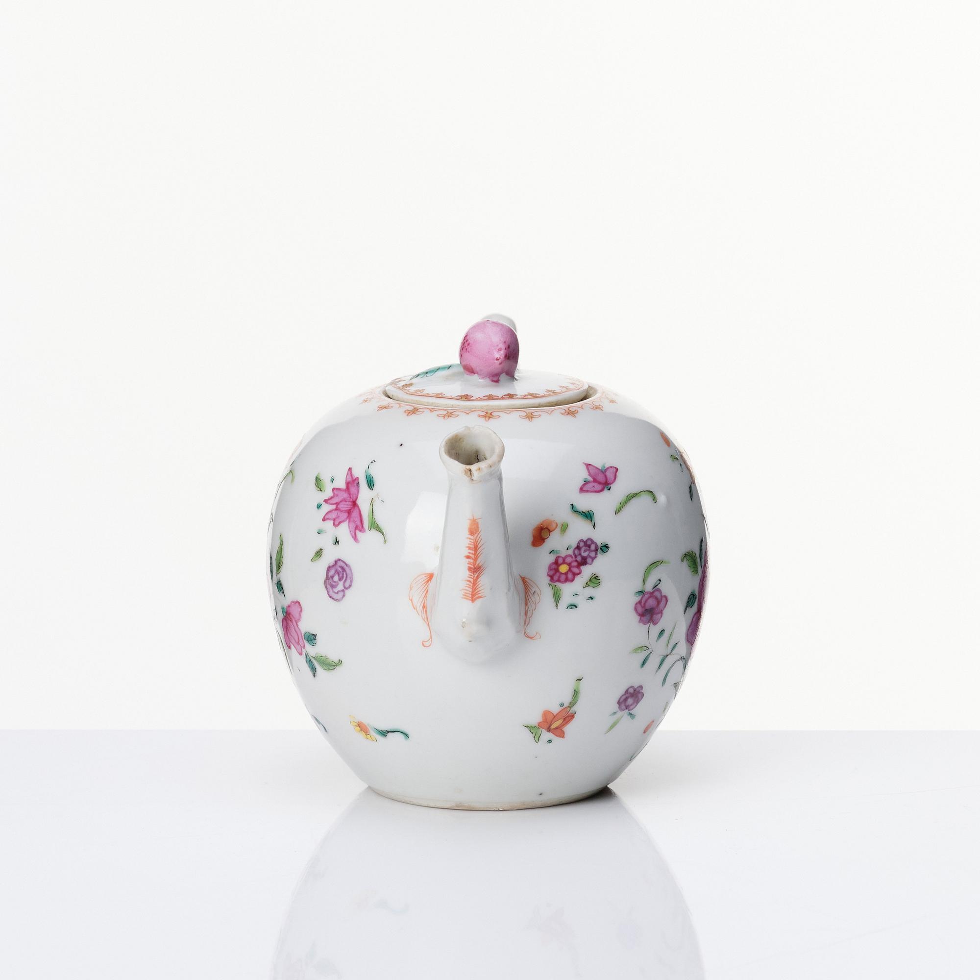 A famille rose teapot, Qing dynasty, Qianlong (1736-95).