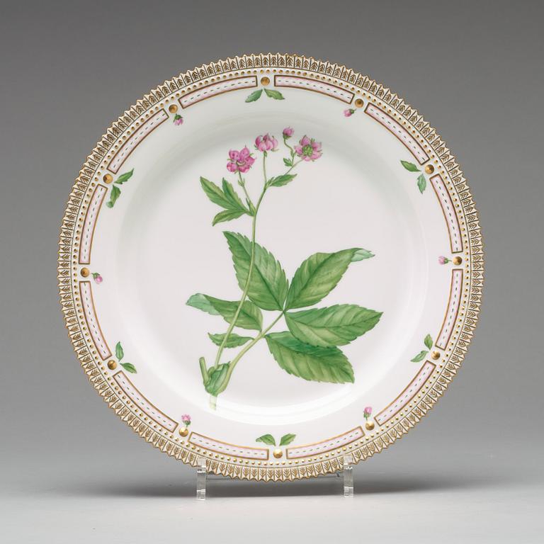 TALLRIKAR/FAT,  åtta stycken, porslin. "Flora Danica", Kungl. Dansk, 1900-tal.