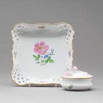 ASK MED LOCK och GALLERFAT, porslin, Meissen, 1900-tal.