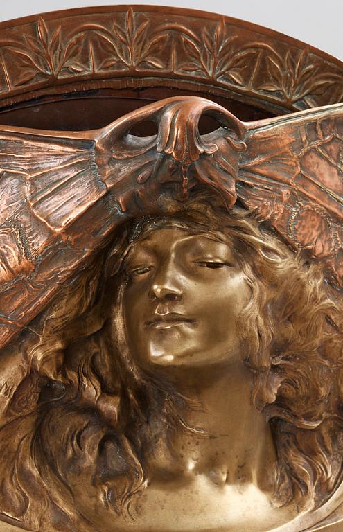 A Paul-François-Simon Berthoud Art Nouveau patinated bronze jardinière, Paris 1902.