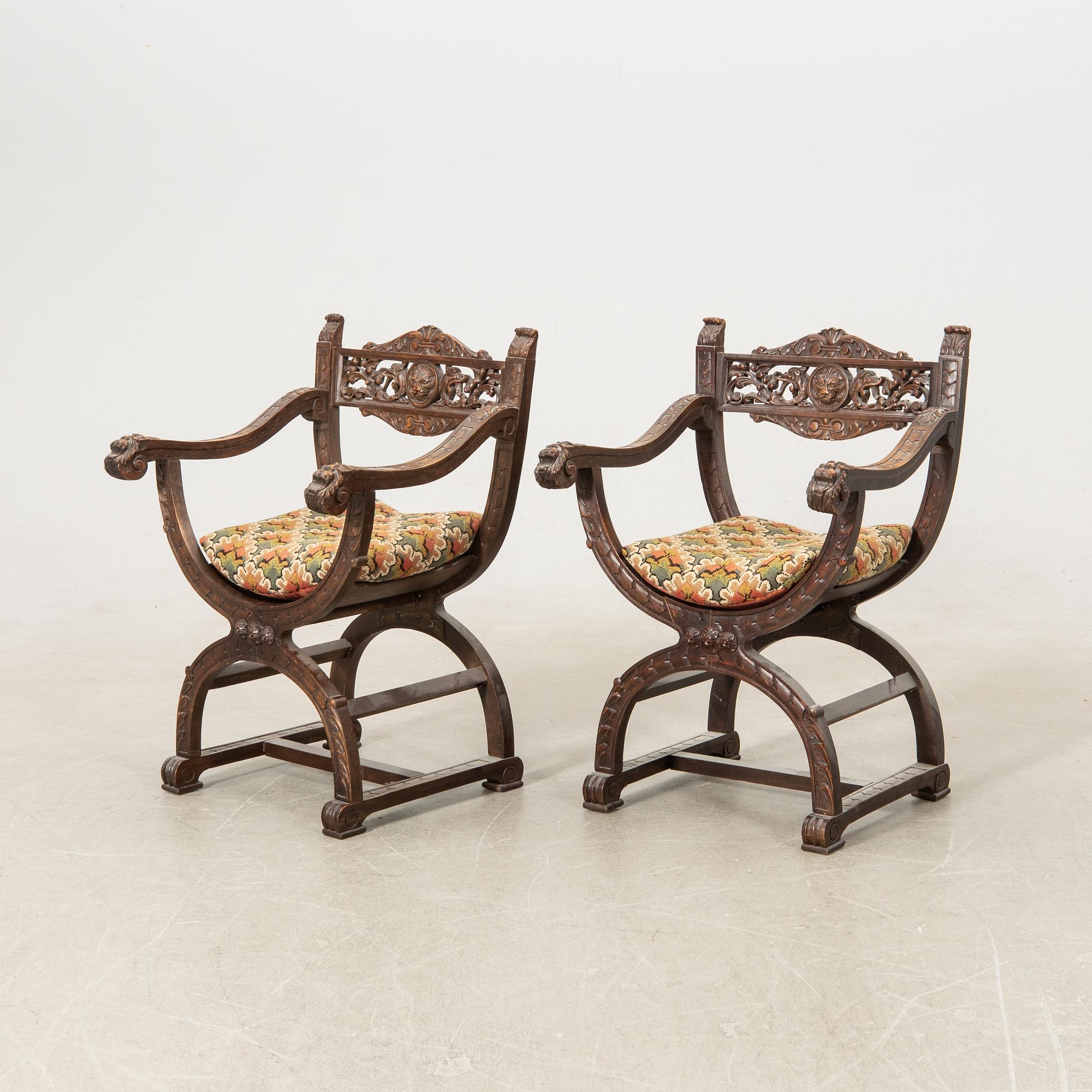 Armchairs, a pair, Renaissance style, first half of the 20th century.