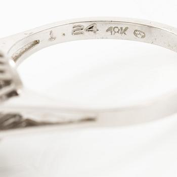 Ring 18K white gold set with brilliant-cut diamonds.