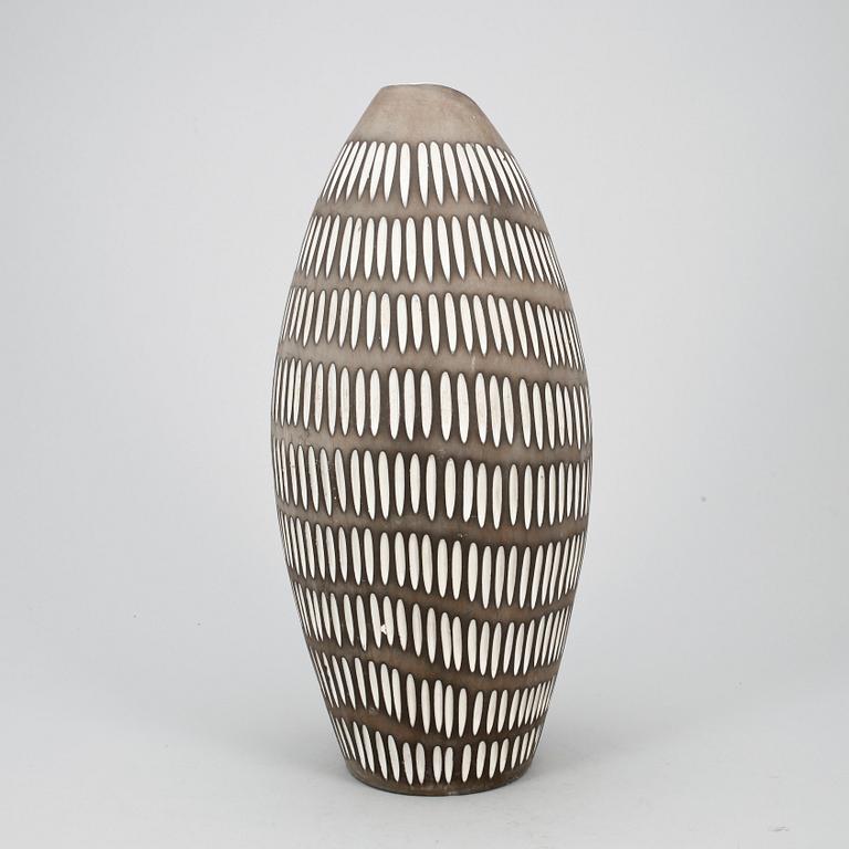 VAS, keramik, "Negro", Ingrid Atterberg, Upsala-Ekeby, signerad.