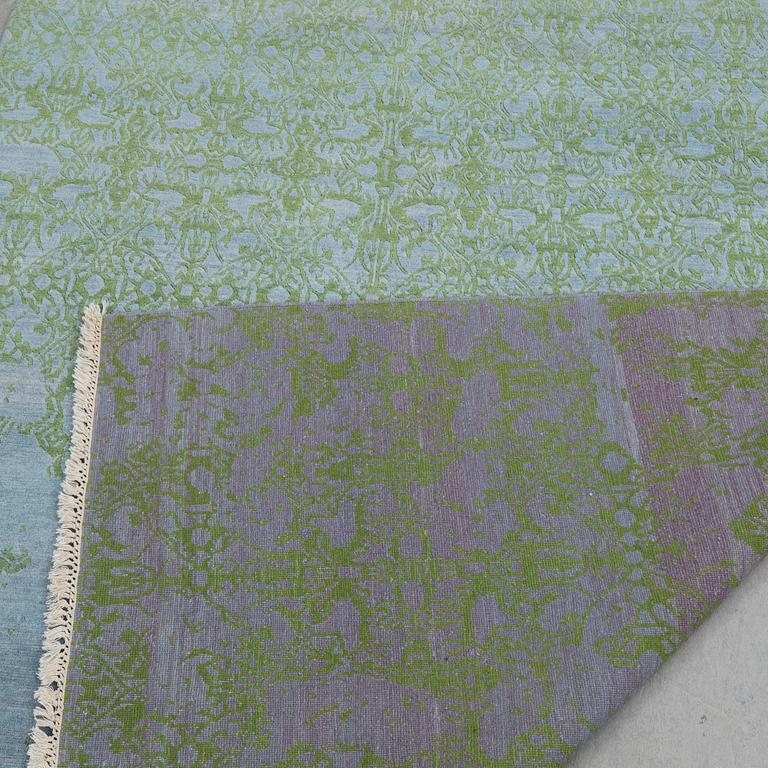 Carpet, 230 x 168 cm.
