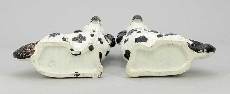 FIGURINER, ett par, flintgods, Staffordshire, England, 1800/1900-tal.