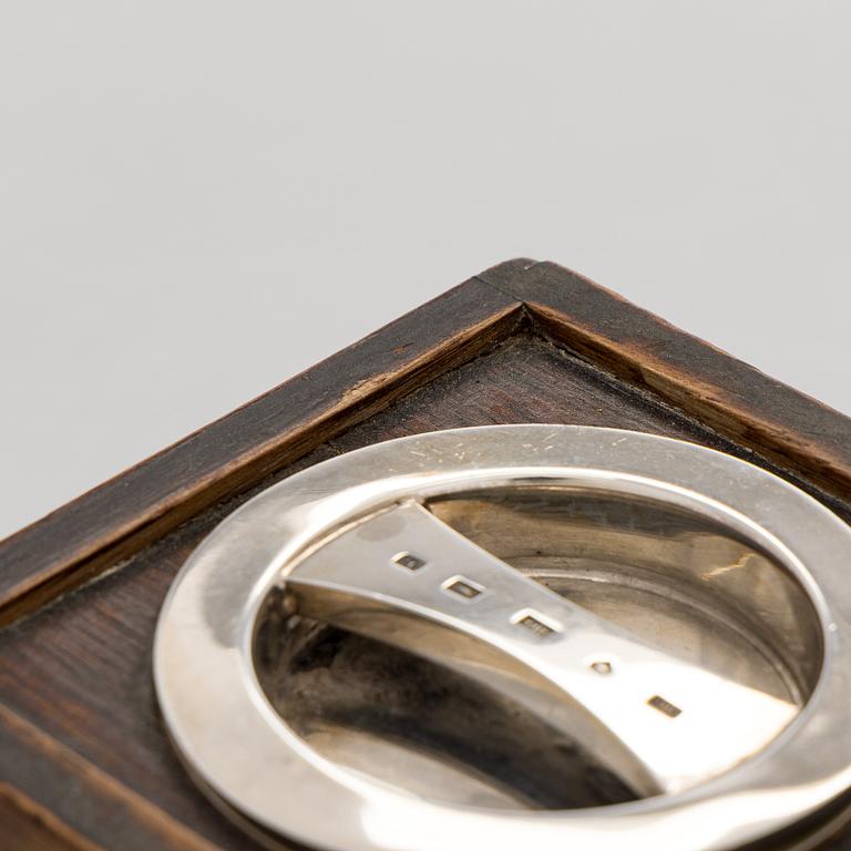 Bertel Gardberg, tedosa, teak och lock i silver, märkt BRG, silver 916H, Helsingfors 1957.