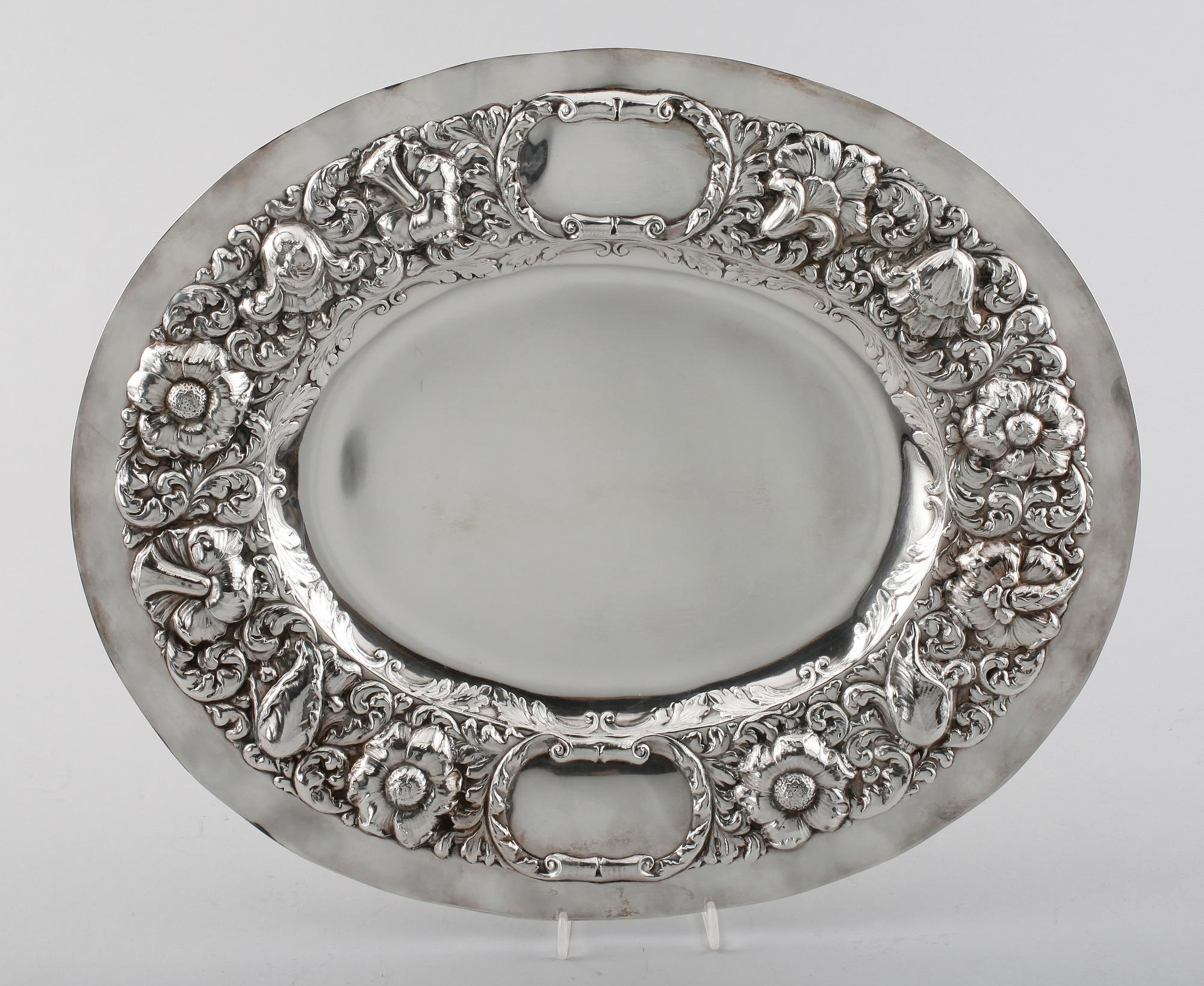 PRESENTERFAT, silver, C G Hallberg, Stockholm 1939. Vikt ca 693 g.