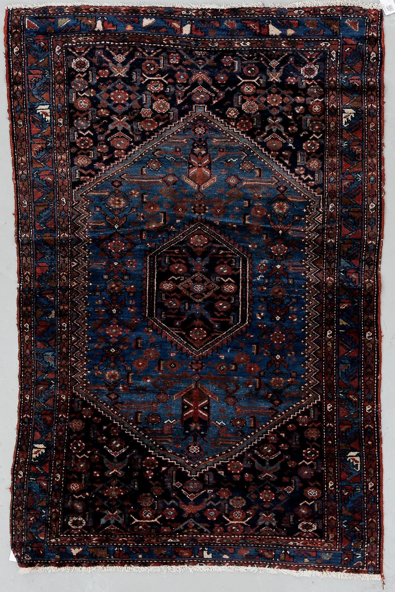 MATTA, semiantik Heris. Ca 125x192 cm.