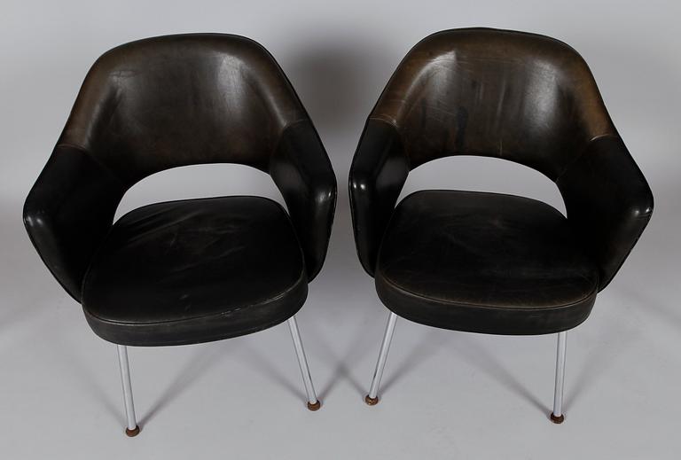 KARMSTOLAR, 1 par, "Executive Side Chair", Eero Saarinen, för Knoll International.