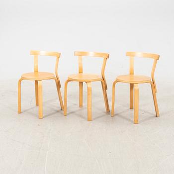 Alvar Aalto, a set of three chairs Artek Finland alt4er part of the 20th century.