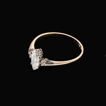 RING, 18k guld med navett och briljantslipade diamanter, tot. ca 0,45 ct, Stockholm, 1924.