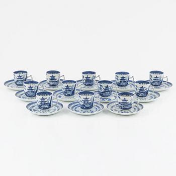 A 24-piece porcelain coffee set, China, Qing Dynasty, around 1800.